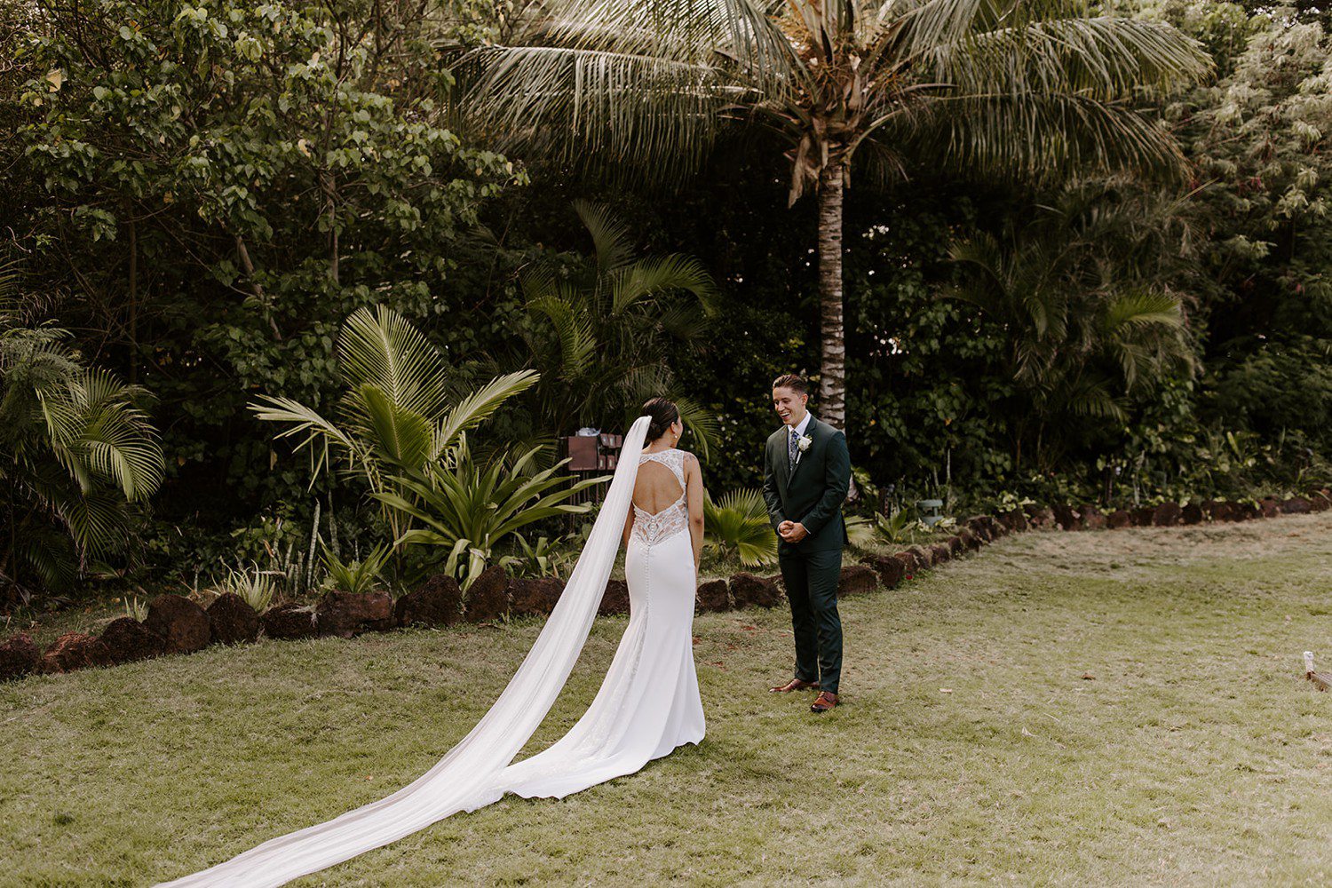 Oahu Wedding at LouLu Palm | Katelyn Faye Photography