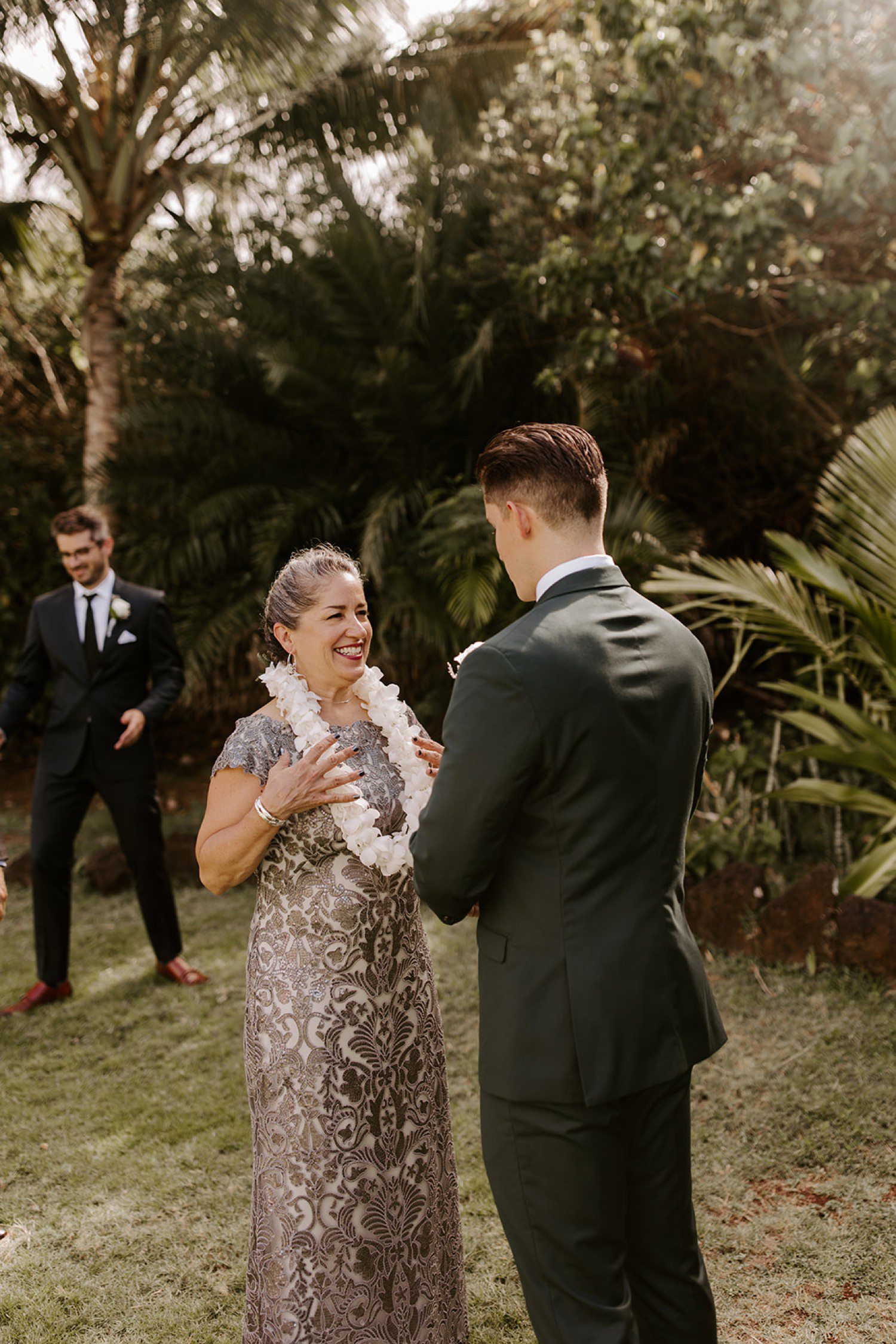 Groom honoring mom with Hawaii wedding lei