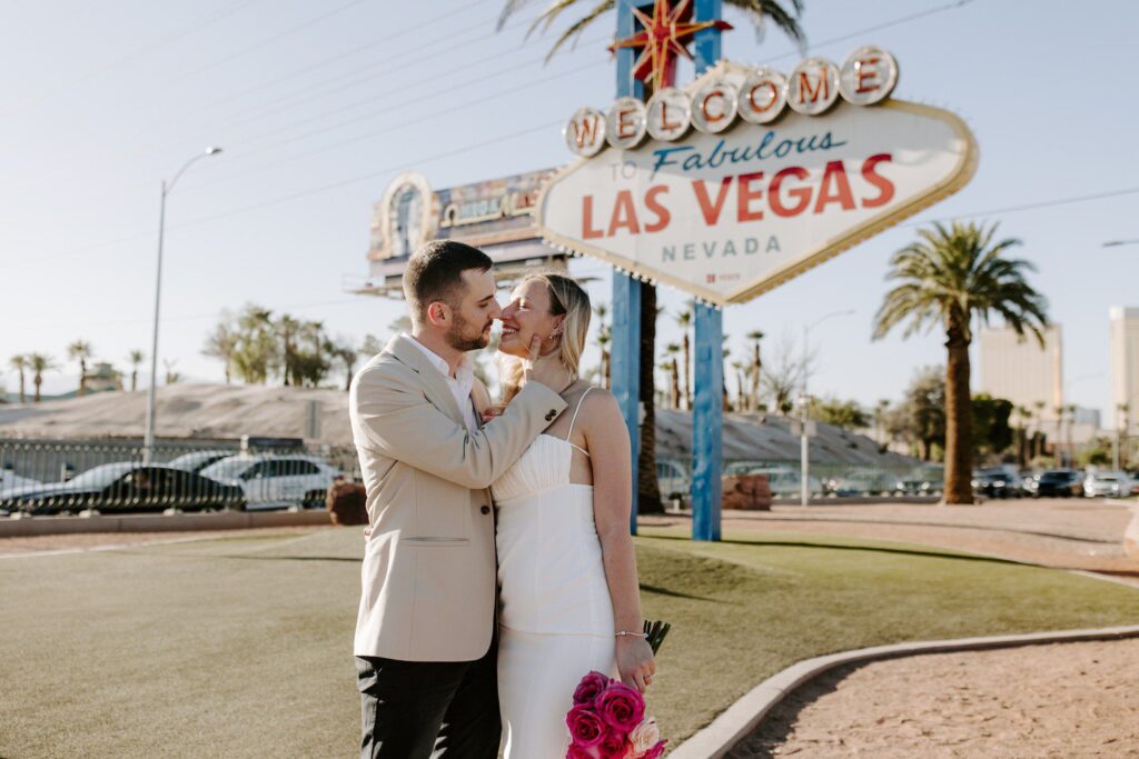 Las Vegas sign wedding photos.