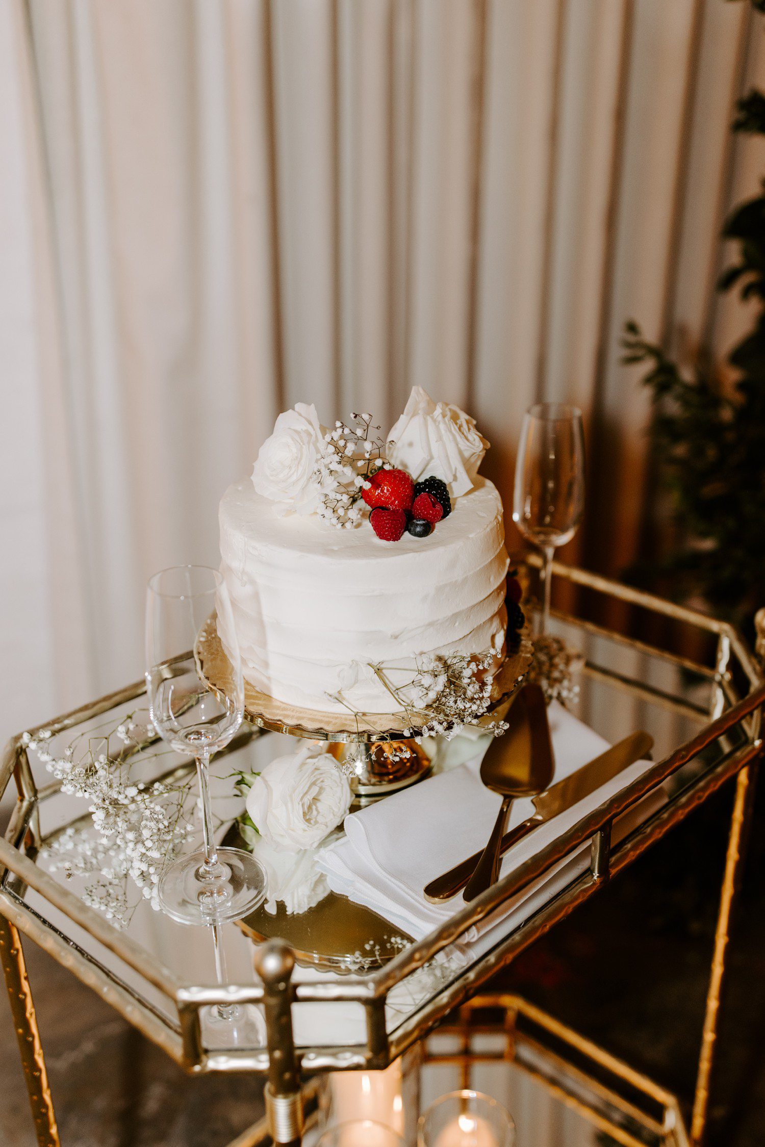 White Wedding Cake for Las Vegas Wedding.