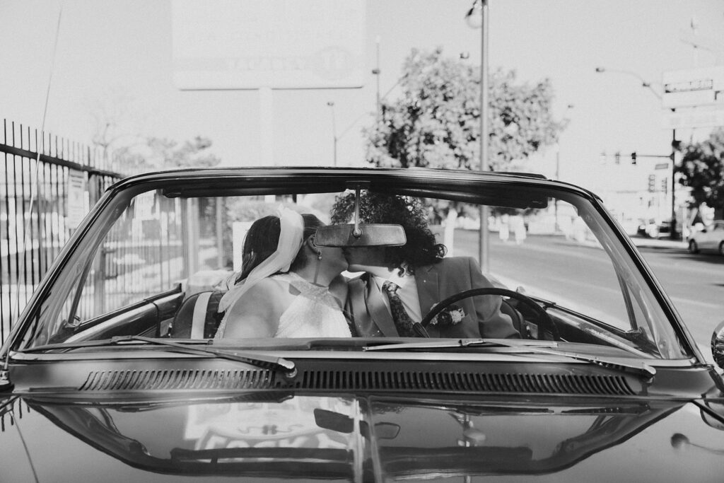 couple kiss in convertible by Vegas wedding photographer