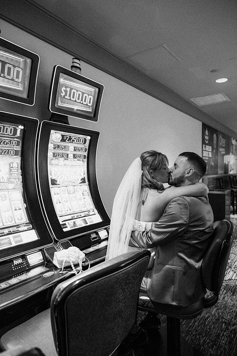 newlyweds kiss in front of slot machine by Katelyn Faye Photo