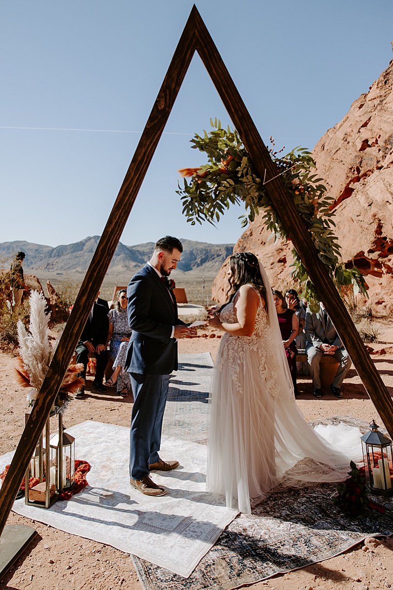 couple standing under triangle arch by Las Vegas Elopement Photographer