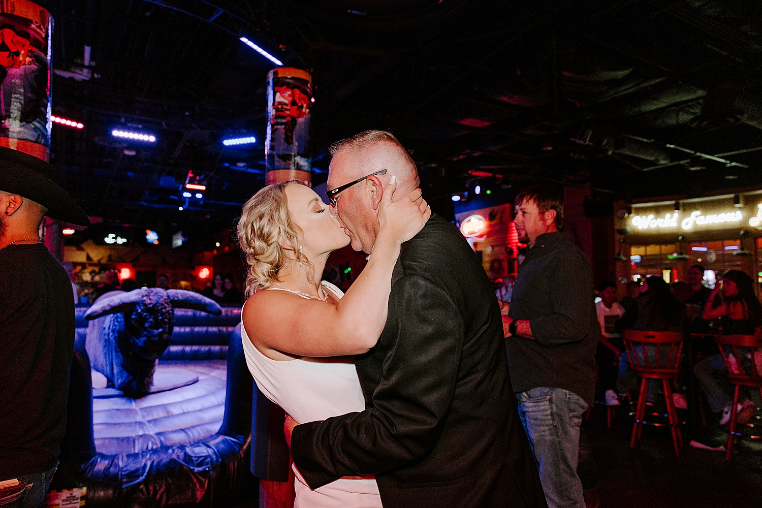 newlyweds kiss at Gillys for reception by Katelyn Faye Photo