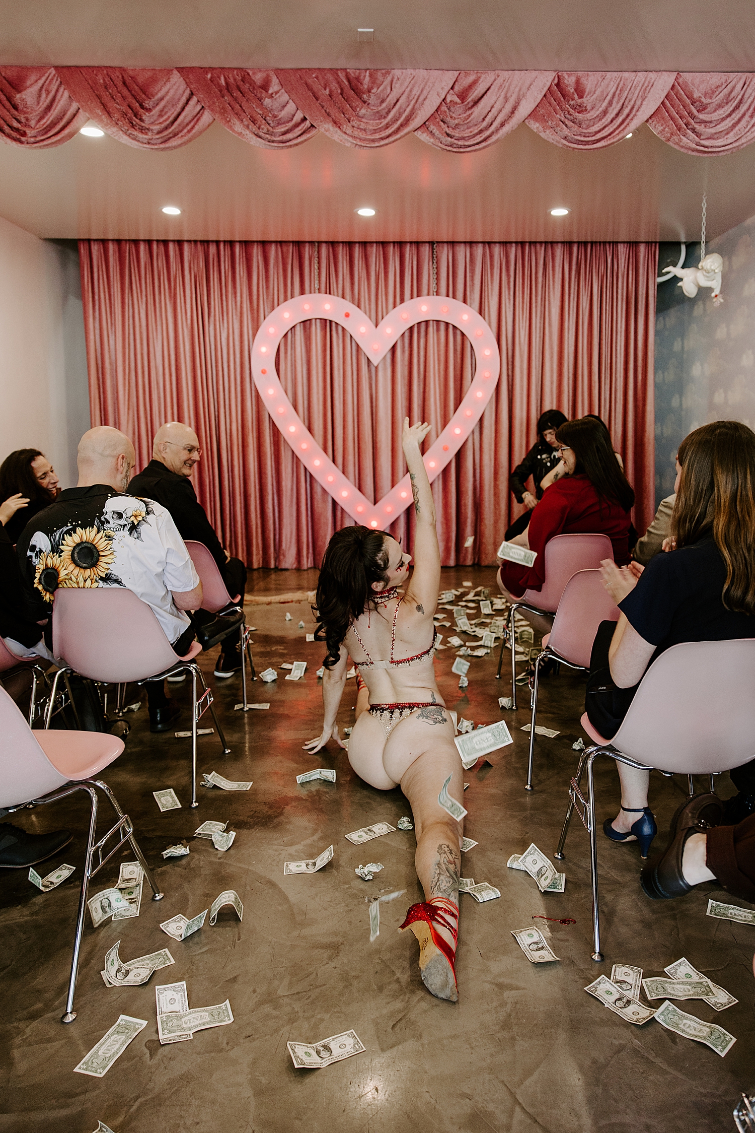 burlesque dance does the splits in aisle for elopement with Hellvis
